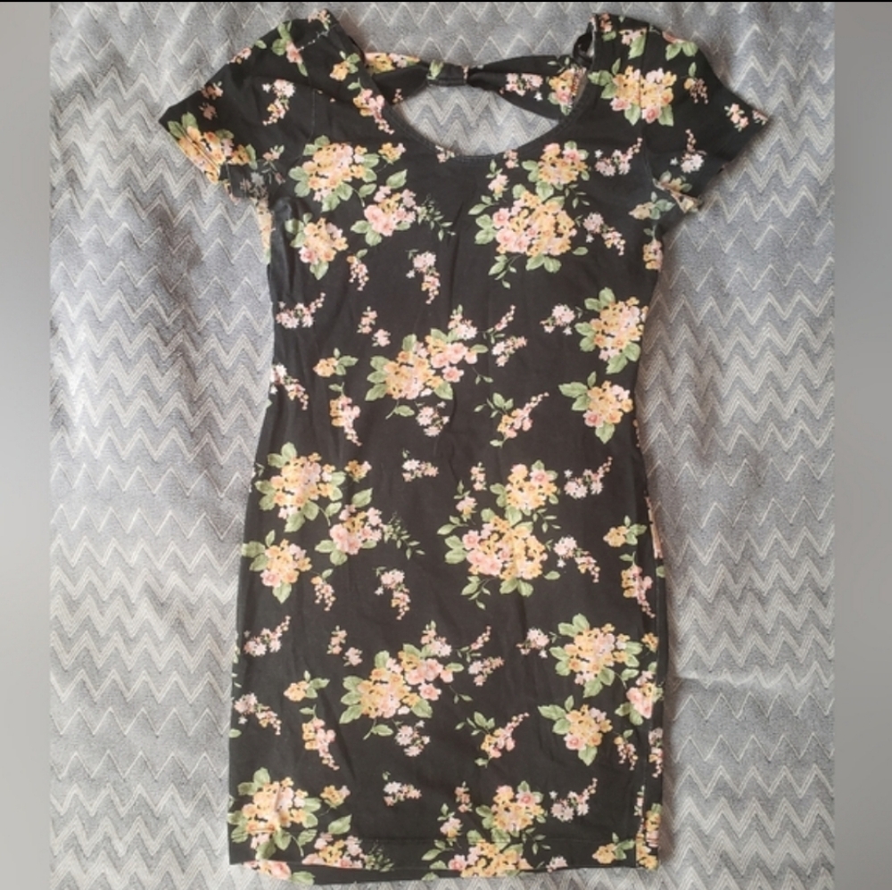 ⏰️LAST CHANCE⏰️Floral Bodycon Mini Dress